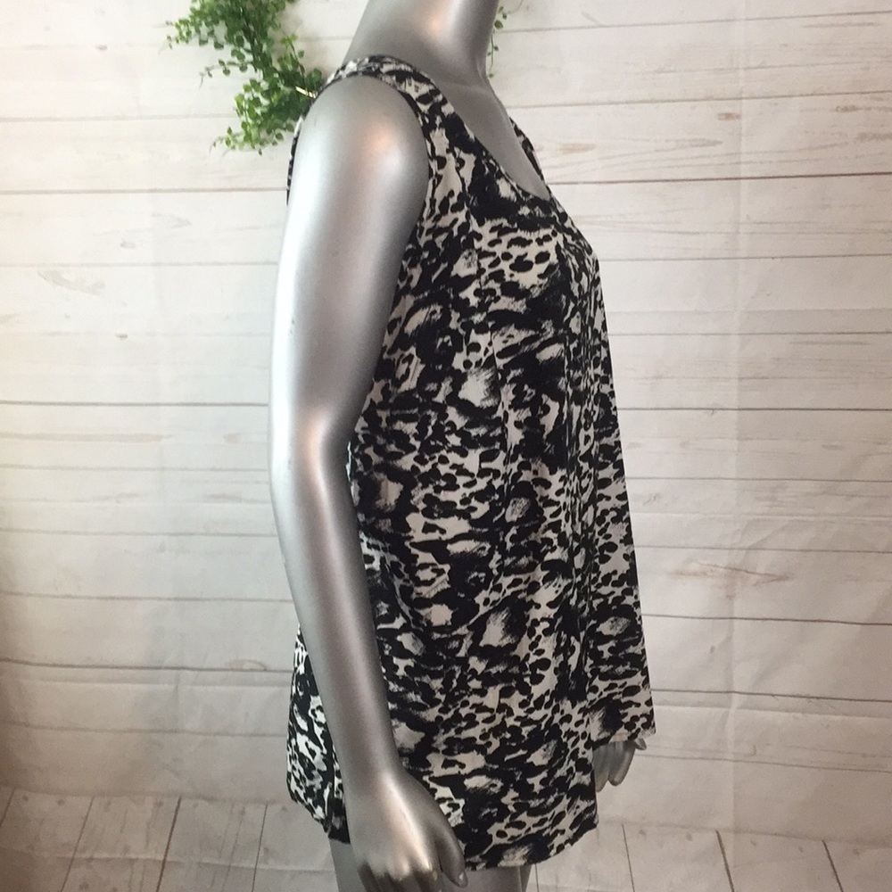 Label Be size 22 black & white sleeveless blouse - Picture 4 of 8